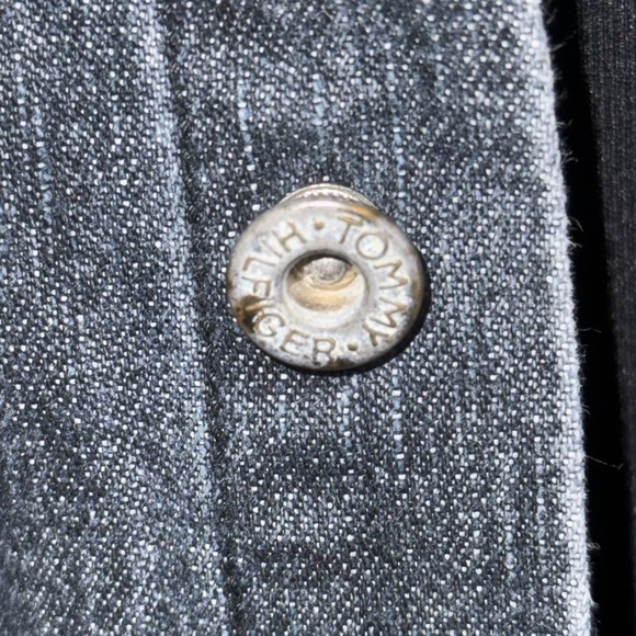 Vintage Tommy Hilfiger Denim Embroidered Button Down Shirt - Picture 5 of 6